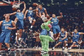 开云官网2026-霍勒迪点燃F1街道赛之夜，引擎轰鸣中的城市灵魂觉醒