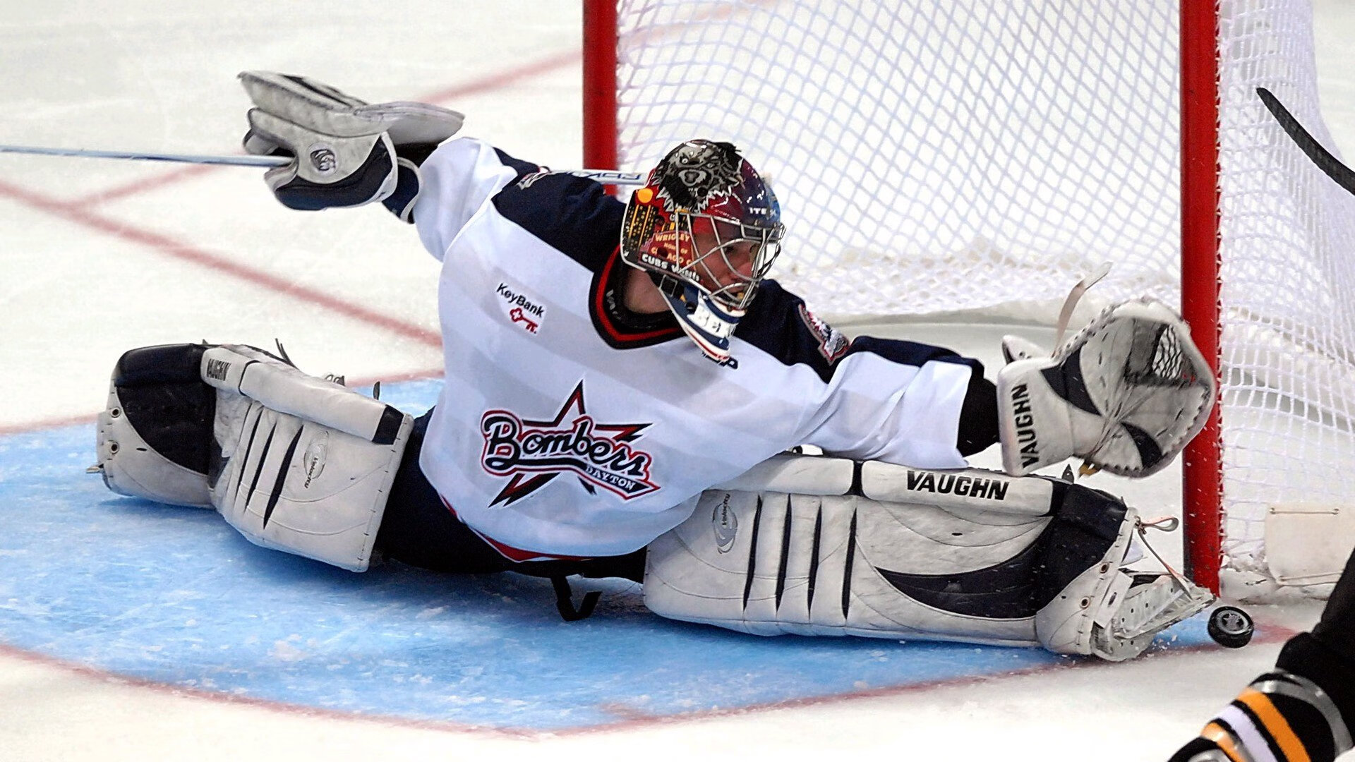 墨西哥加时绝杀，阿克赛道称王，体育如何成为现代人的精神图腾？